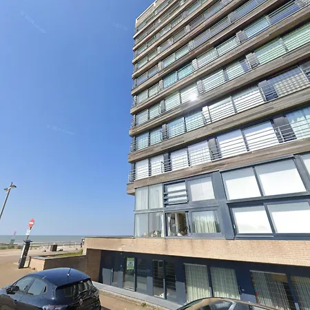 Knus 2-slaapkamer Souterrain Appartement, Direct Aan De Middelkerkse Zeedijk 公寓 *