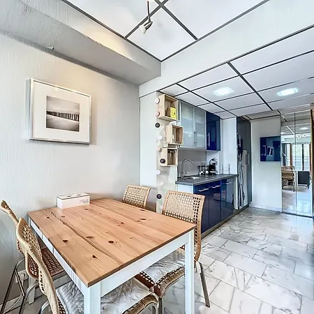 Knus 2-slaapkamer Souterrain Appartement, Direct Aan De Middelkerkse Zeedijk * 米德尔克尔克