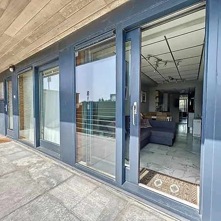 Knus 2-slaapkamer Souterrain Appartement, Direct Aan De Middelkerkse Zeedijk *