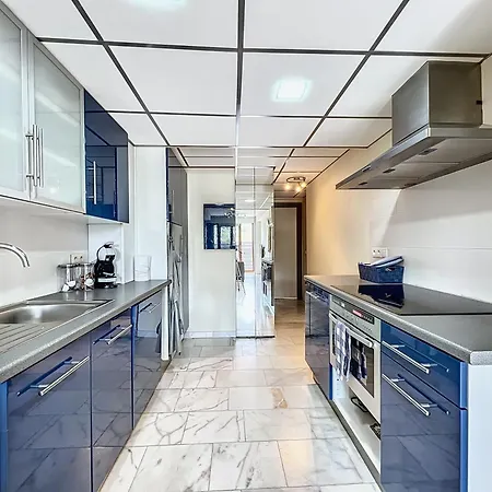 Knus 2-slaapkamer Souterrain Appartement, Direct Aan De Middelkerkse Zeedijk *